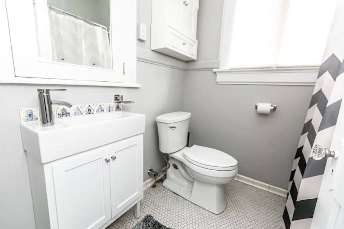 29th Street Trendy Lakeview Craftsman 8