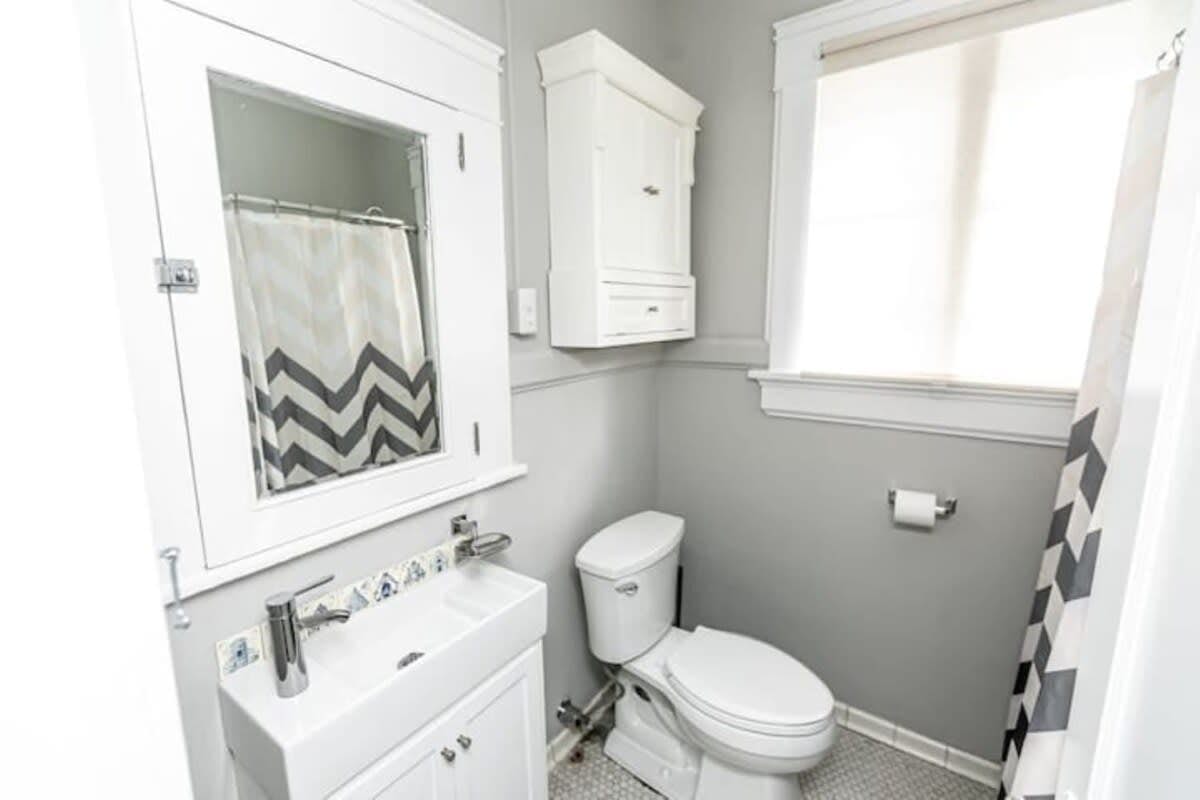 29th Street Trendy Lakeview Craftsman 8