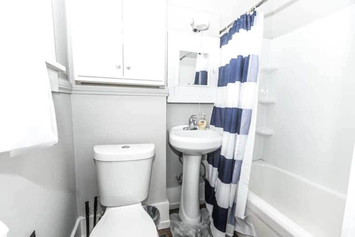 29th Street Trendy Lakeview Craftsman 8