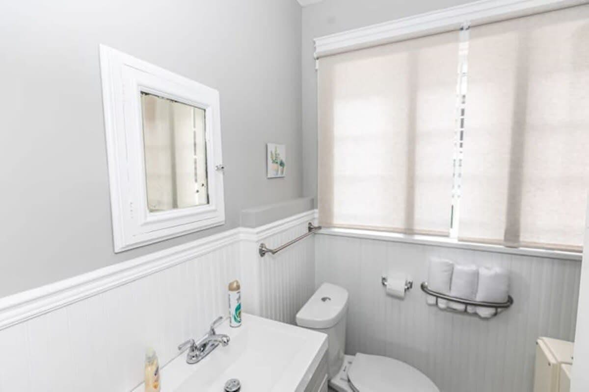 29th Street Trendy Lakeview Craftsman 8