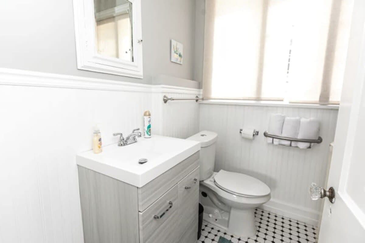 29th Street Trendy Lakeview Craftsman 8