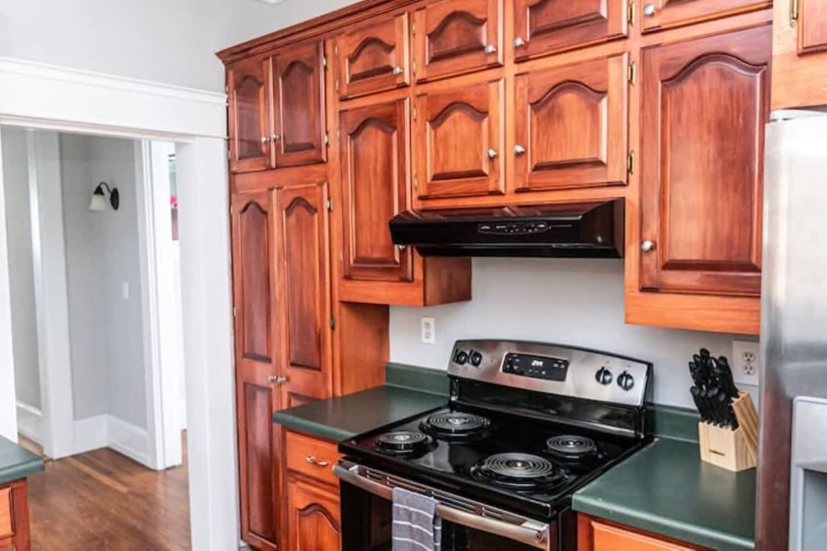 29th Street Trendy Lakeview Craftsman 8