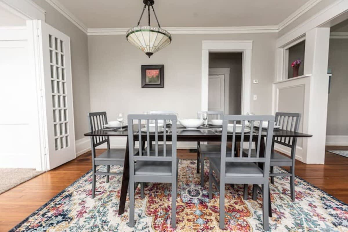 29th Street Trendy Lakeview Craftsman 8