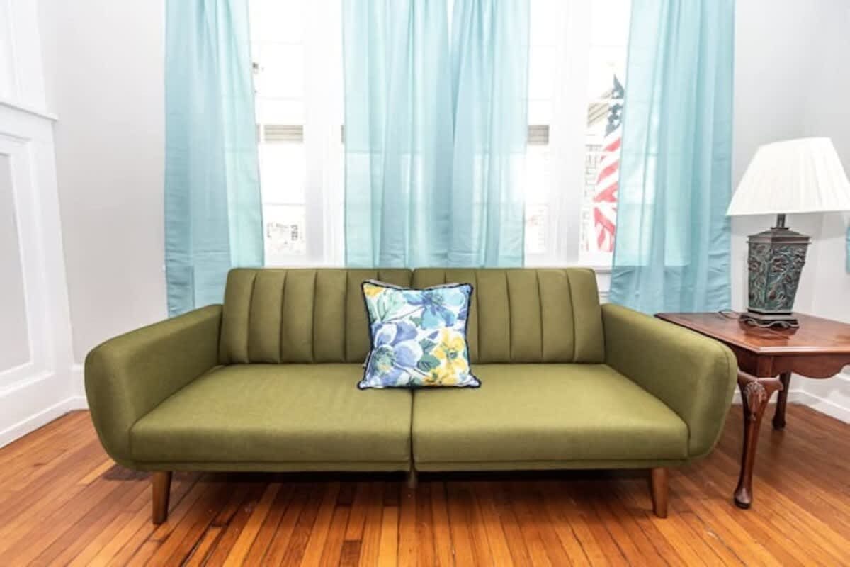 29th Street Trendy Lakeview Craftsman 8