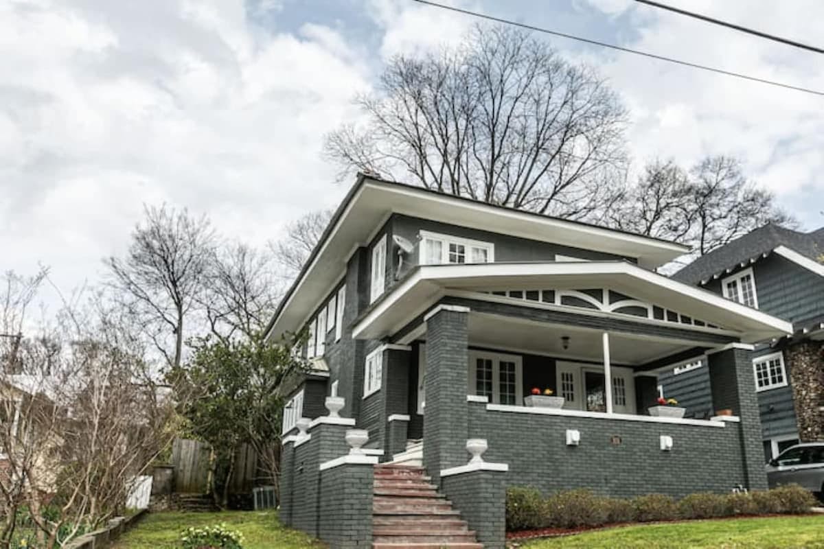 29th Street Trendy Lakeview Craftsman 8