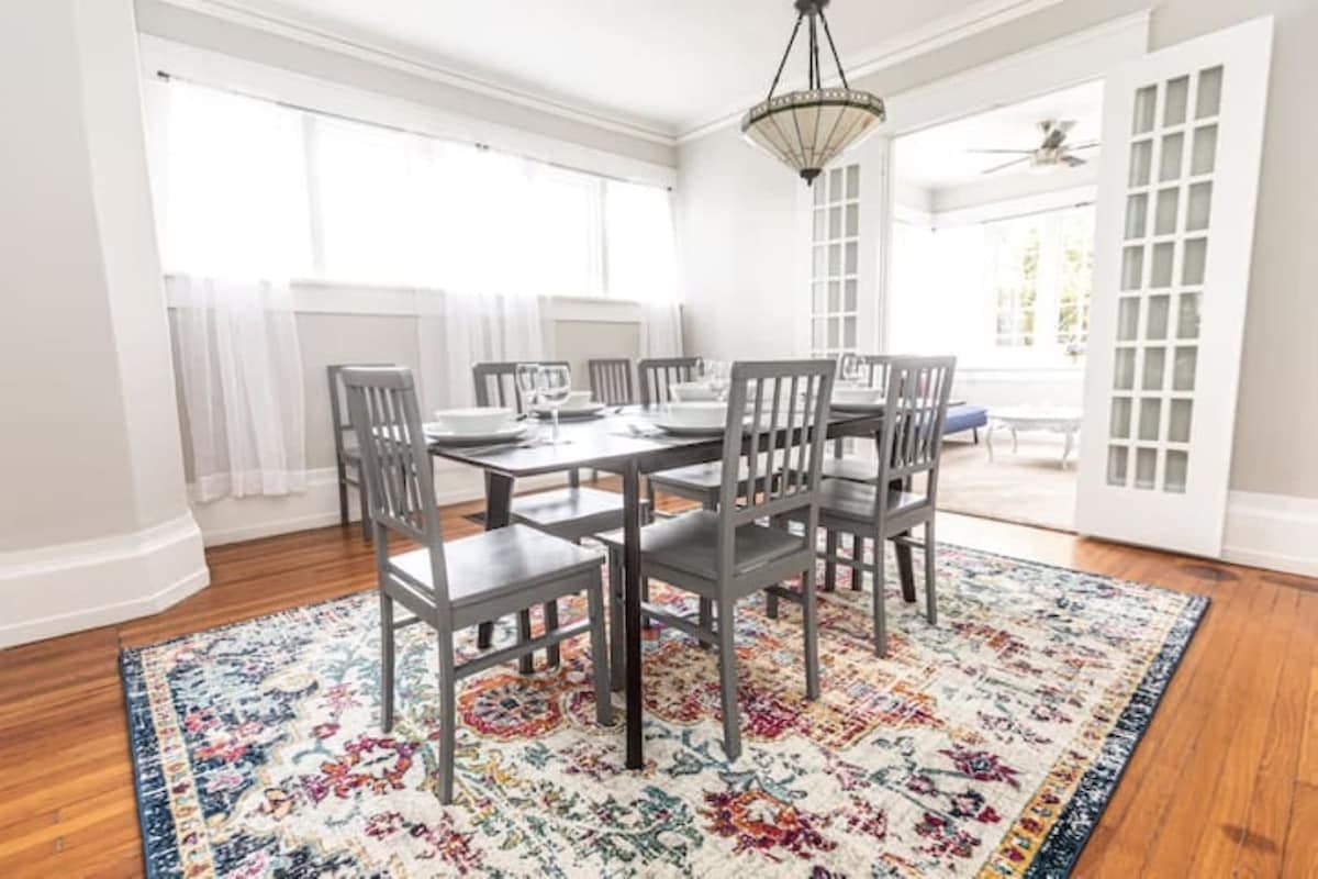 29th Street Trendy Lakeview Craftsman 8