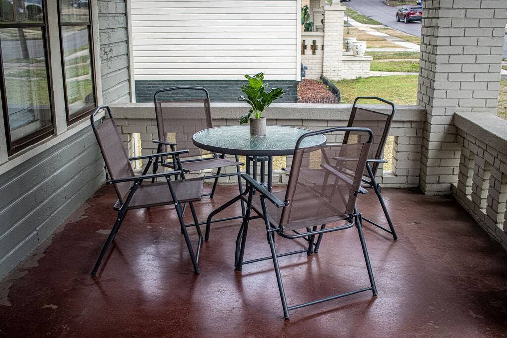 Mins to Airport & Downtown-Beautiful Tarrant Home