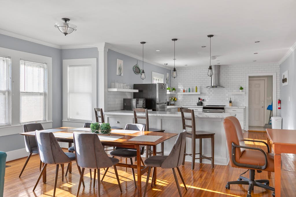 Mins to Airport & Downtown-Beautiful Tarrant Home