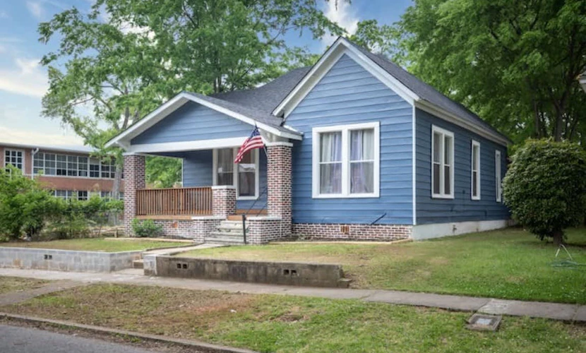 Close to Dining and Airport - East Lake Update