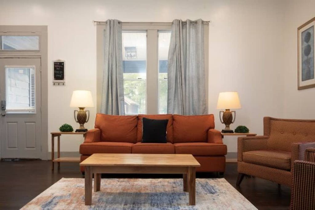 Close to Dining and Airport - East Lake Update