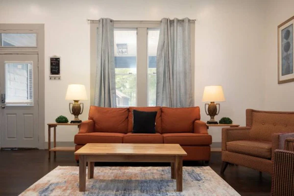 Close to Dining and Airport - East Lake Update