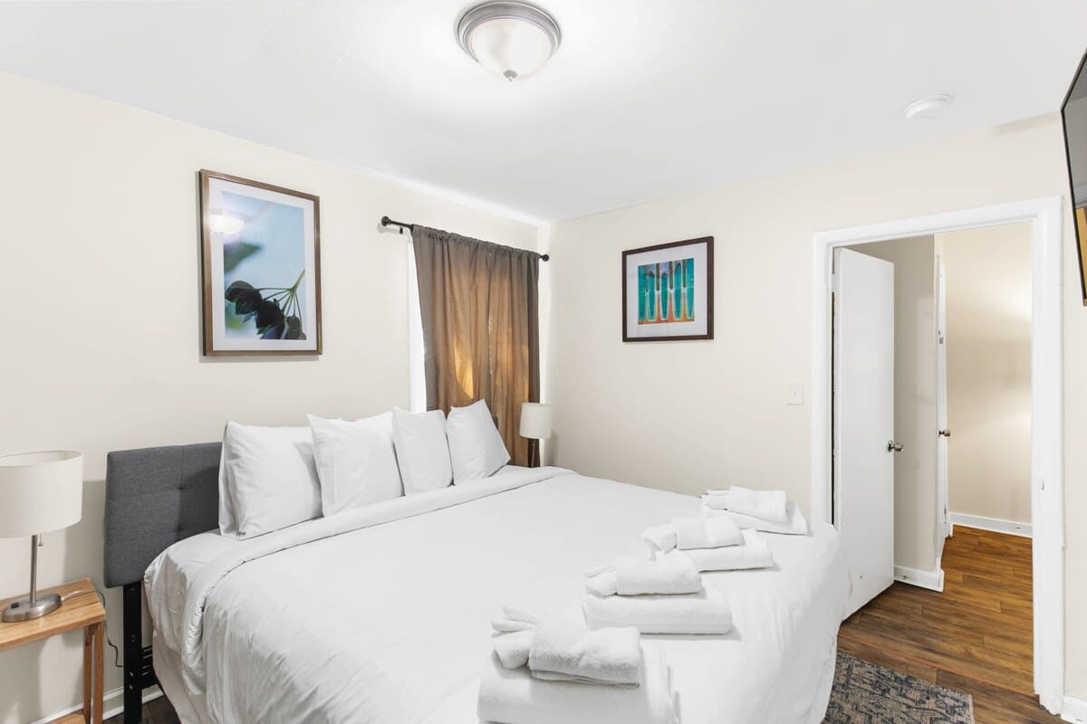 Uptown Apartment, Near Parks! The Bricks Unit 1