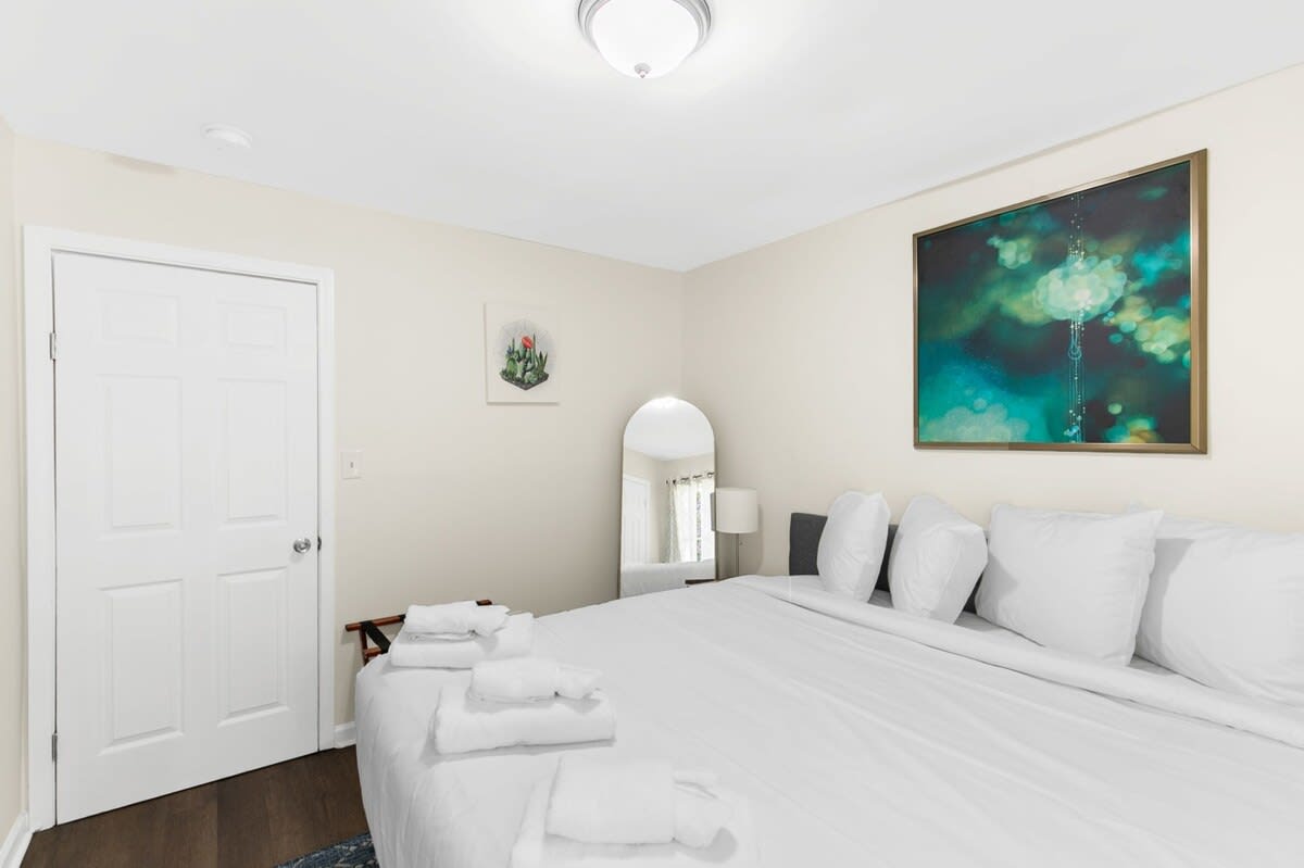 Uptown Apartment, Near Parks! The Bricks Unit 2