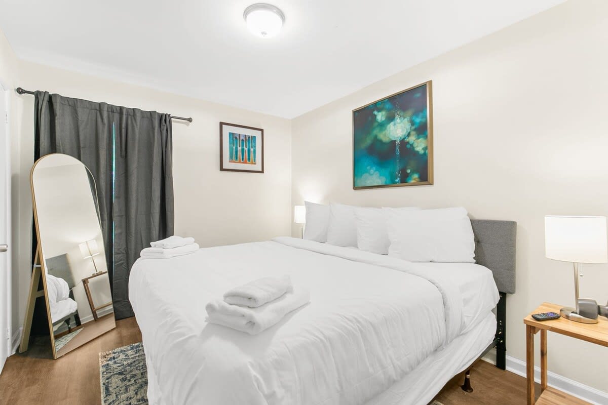 Uptown Apartment, Near Parks! The Bricks Unit 3