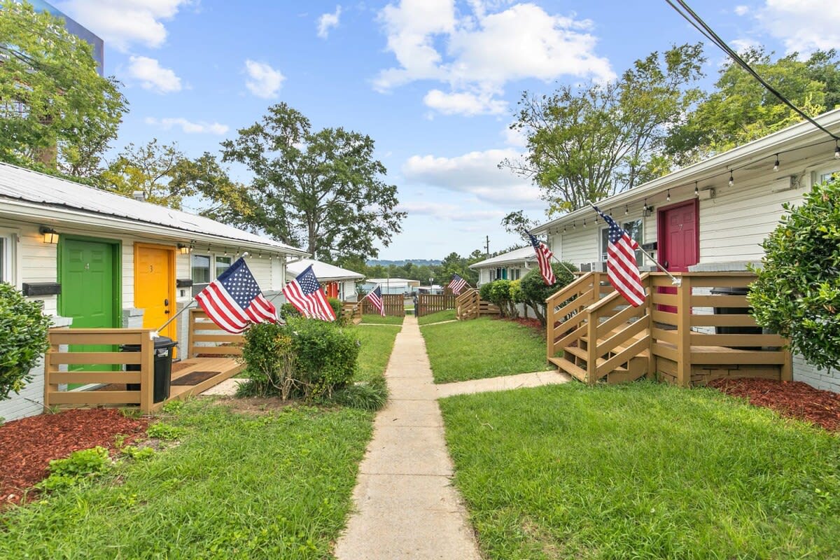 Uptown Apartment, Near Parks! The Bricks Unit 3