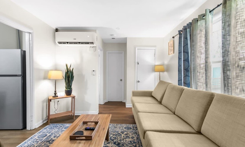 Uptown Apartment, Near Parks! The Bricks Unit 3