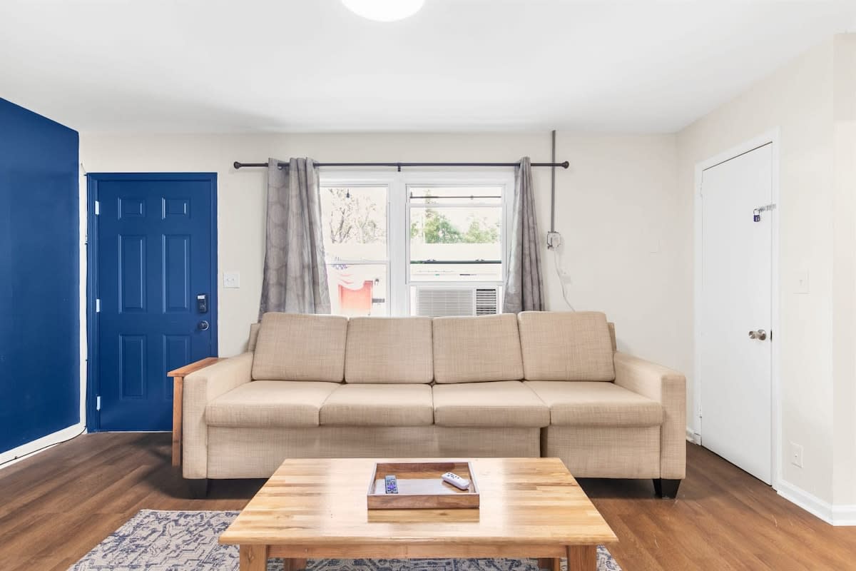 Uptown Apartment, Near Parks! The Bricks Unit 5