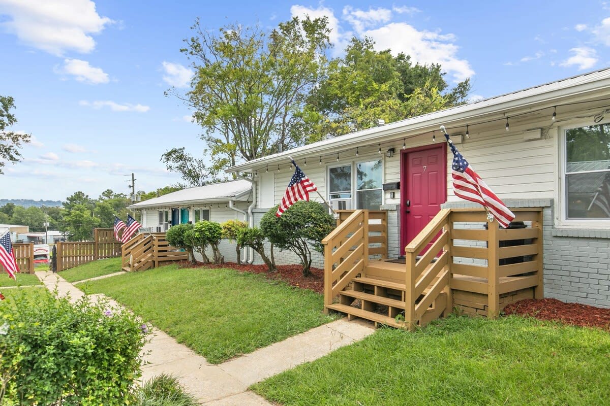 Uptown Apartment, Near Parks! The Bricks Unit 6