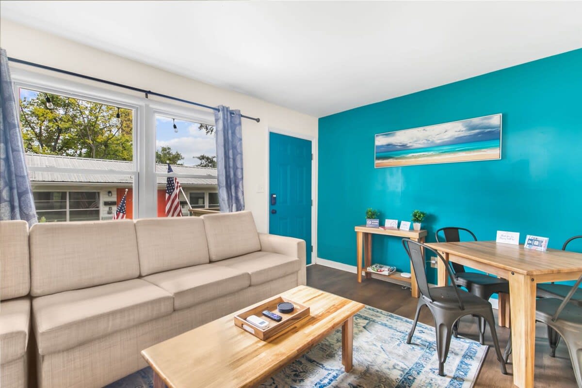 Uptown Apartment, Near Parks! The Bricks Unit 6