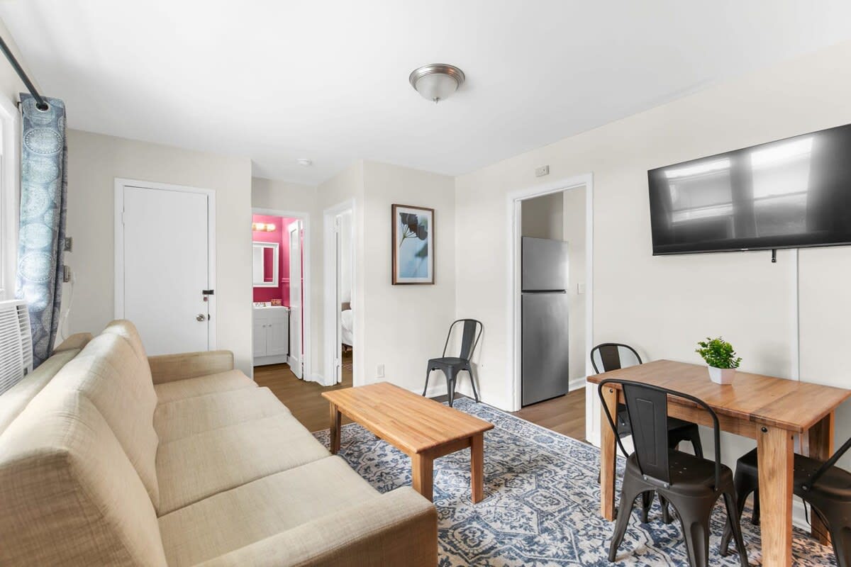 Uptown Apartment, Near Parks! The Bricks Unit 7