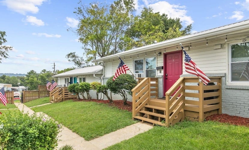 Uptown Apartment, Near Parks! The Bricks Unit 7