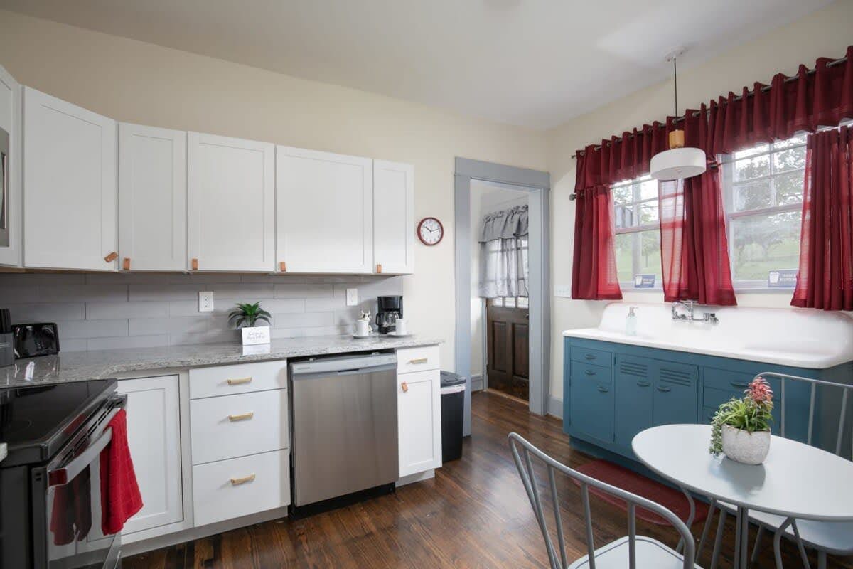 4th Ave East Lake Stunner