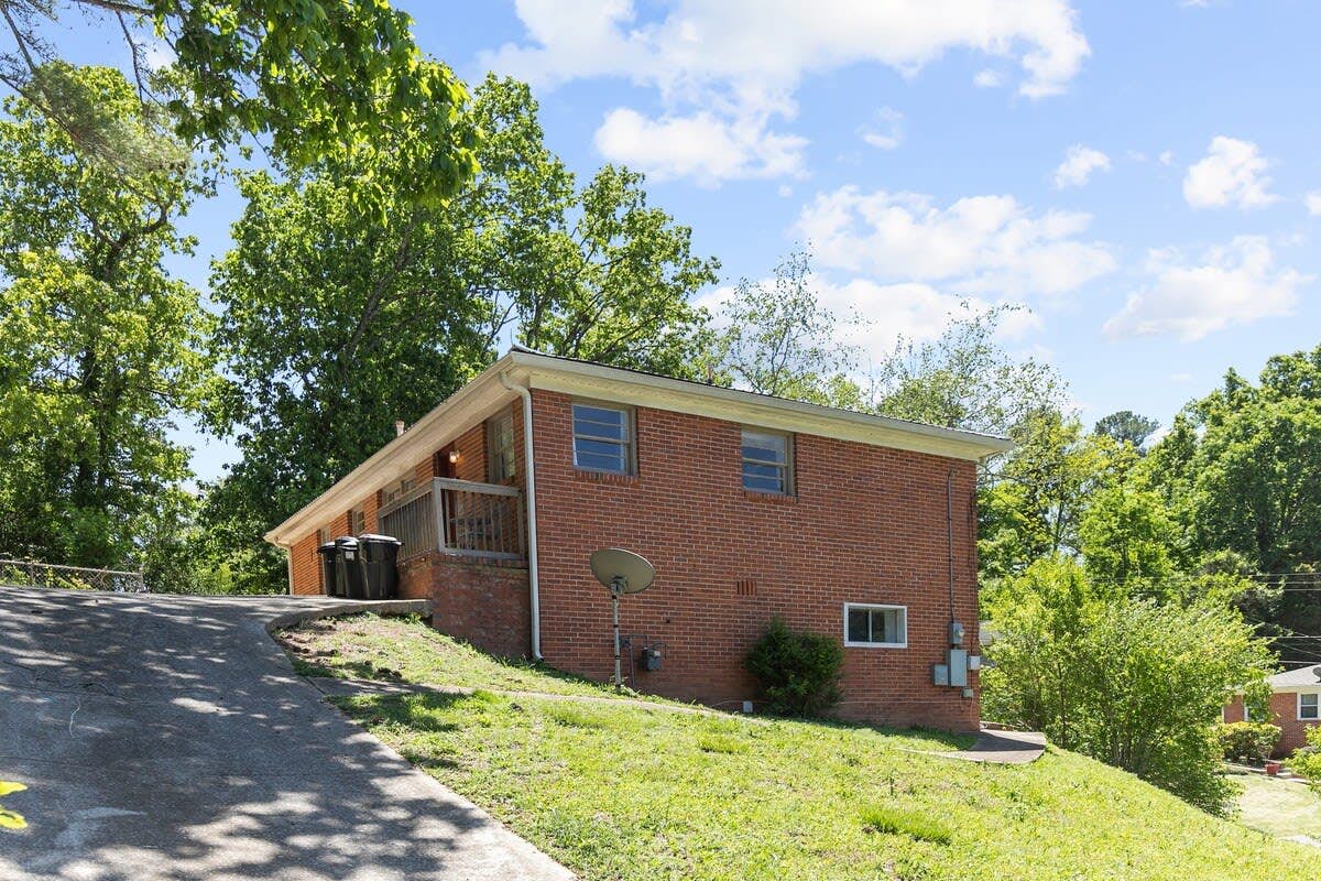 Broadmoor Bungalow - Unit A