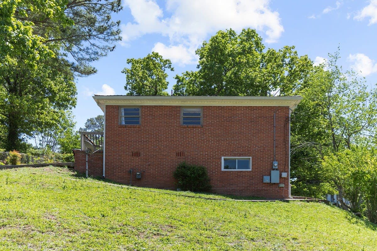 Broadmoor Bungalow - Unit A