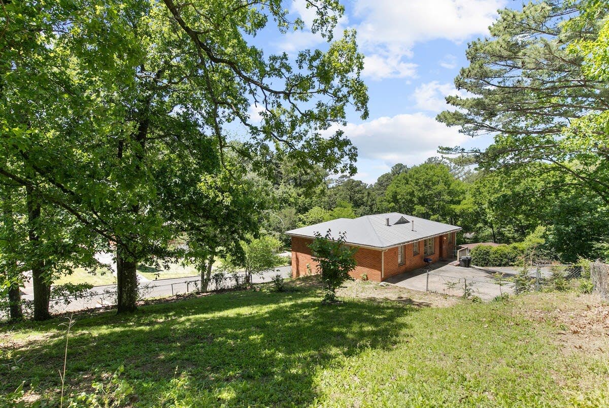 Broadmoor Bungalow - Unit A