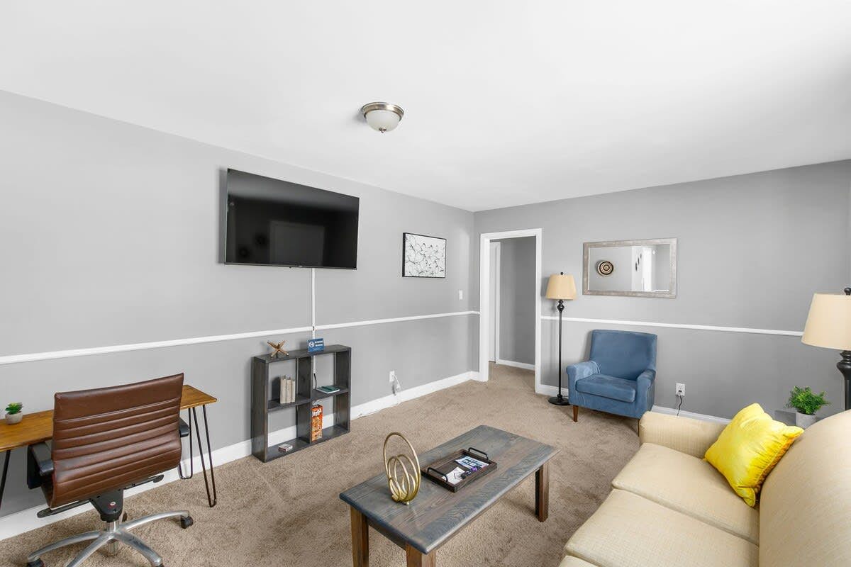 Broadmoor Bungalow - Unit A