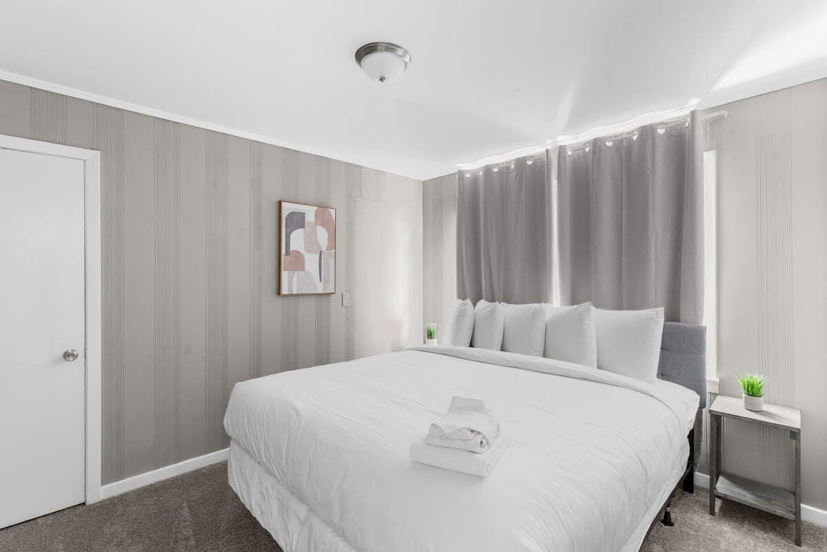 Broadmoor Bungalow - Unit A