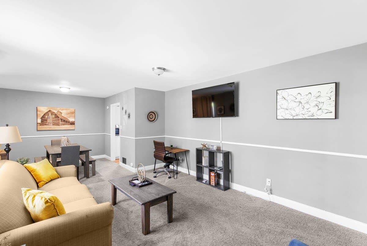 Broadmoor Bungalow - Unit A