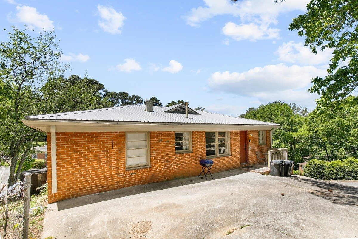 Broadmoor Bungalow - Unit A