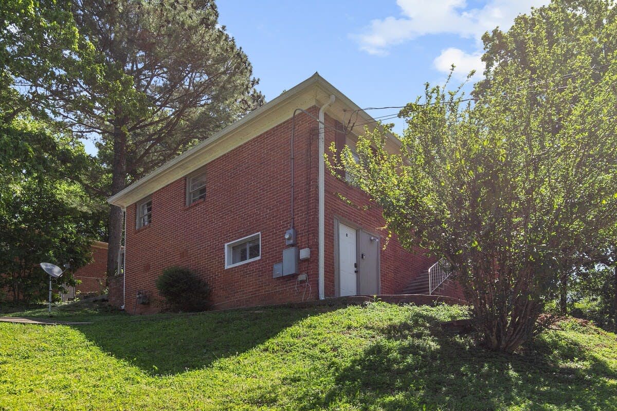 Broadmoor Bungalow - Unit B