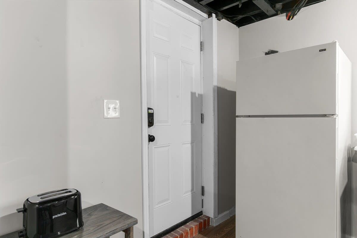 Broadmoor Bungalow - Unit B