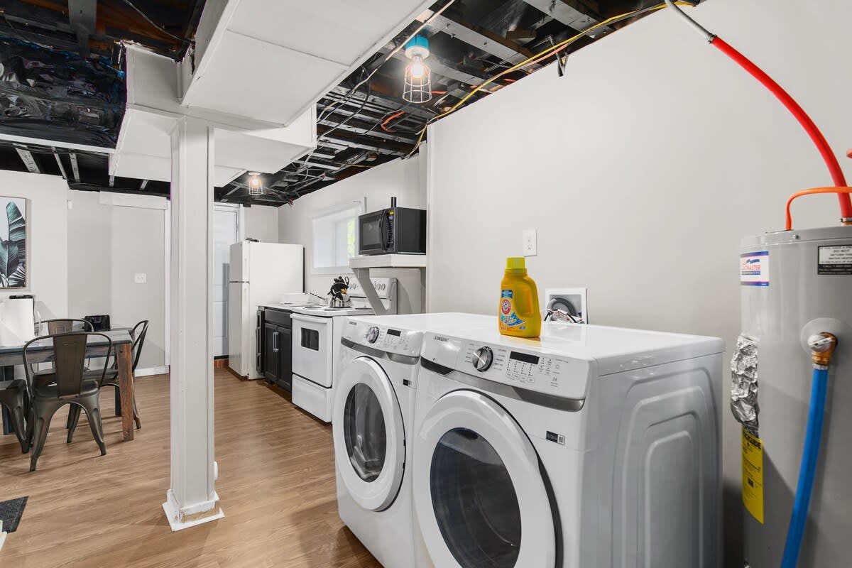 Broadmoor Bungalow - Unit B