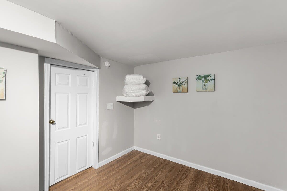 Broadmoor Bungalow - Unit B