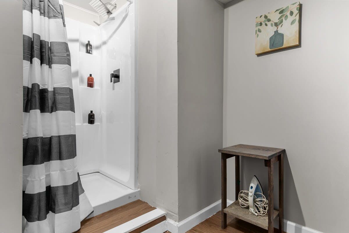 Broadmoor Bungalow - Unit B