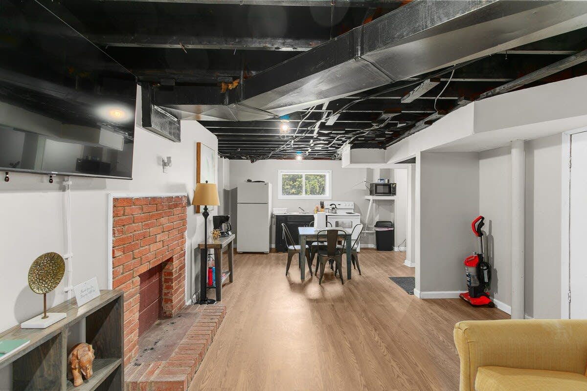 Broadmoor Bungalow - Unit B