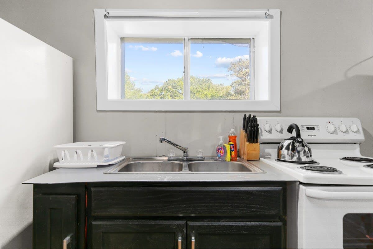 Broadmoor Bungalow - Unit B