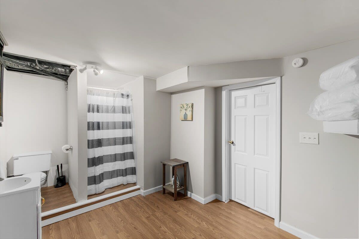 Broadmoor Bungalow - Unit B