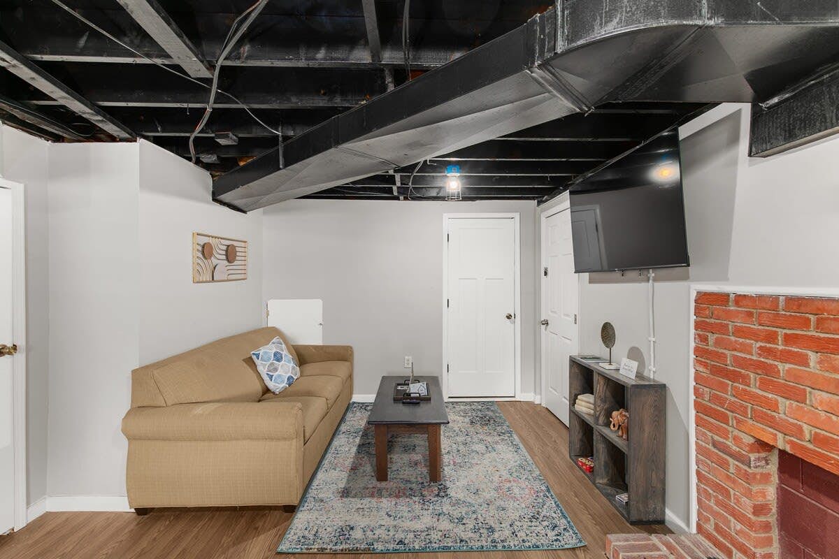 Broadmoor Bungalow - Unit B