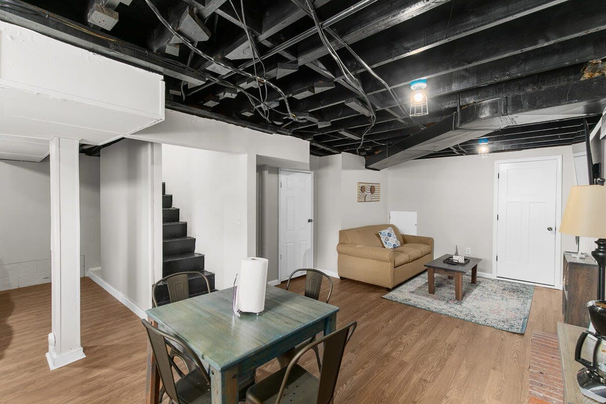 Broadmoor Bungalow - Unit B