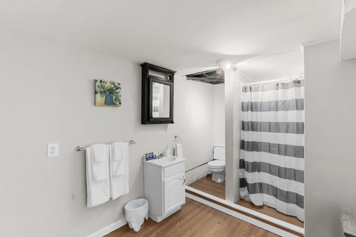 Broadmoor Bungalow - Unit B