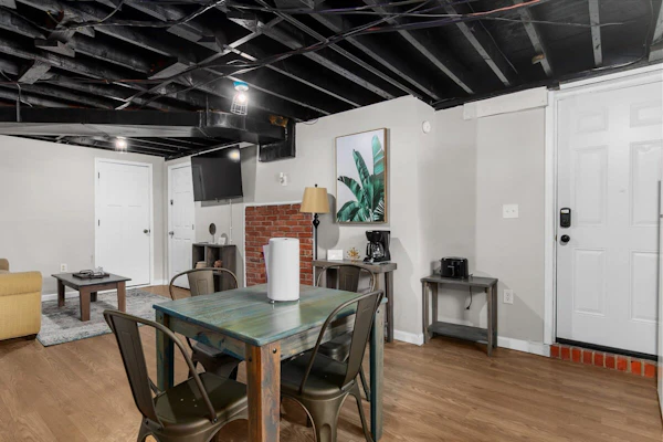 Near Hospital & Dining- Beds on Broadmoor - Unit B