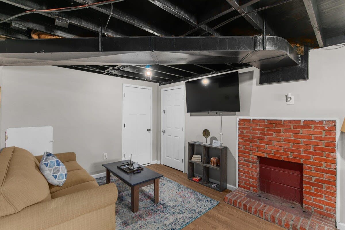 Broadmoor Bungalow - Unit B