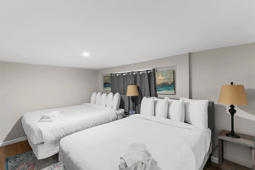 Broadmoor Bungalow - Unit B