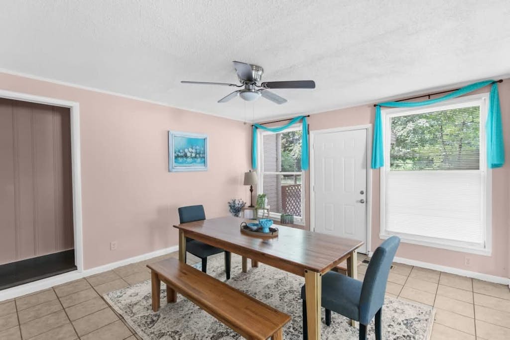 10 Mins to Legion Field Stadium- Blushing Bungalow
