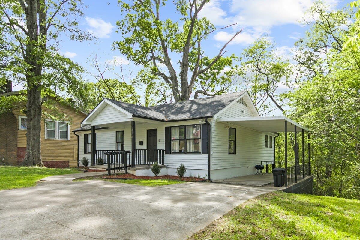 21st Street Evergreen Charm