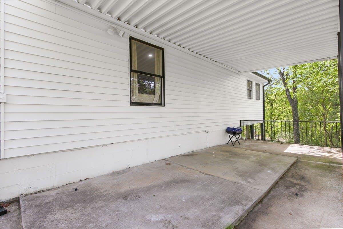 21st Street Evergreen Charm